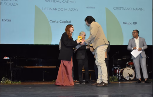 Paula-entrega-premio-1536×1023-1-1