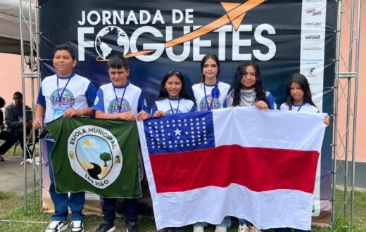 Experiência prática com foguetes leva alunos do São João do Tupé a competição nacional