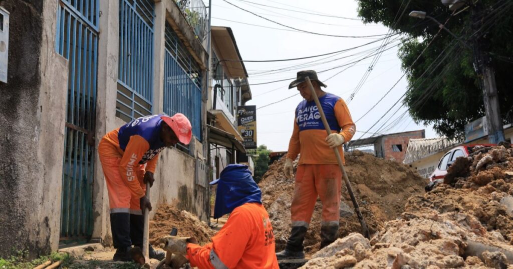 Seminf atua em dois pontos da galeria de drenagem da rua Escândio, em Manaus