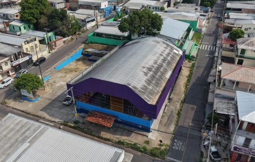 Reforma da quadra do Lírio do Vale entra na etapa de preparação para pintura do piso