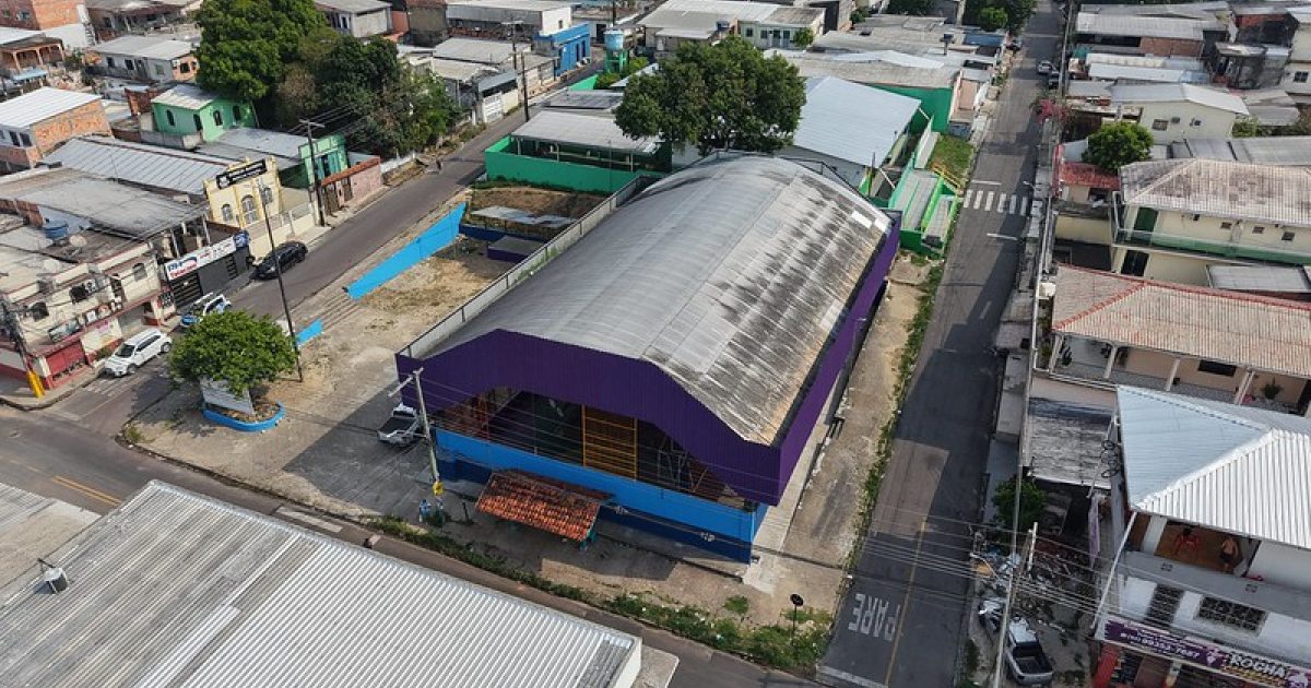 Reforma da quadra do Lírio do Vale entra na etapa de preparação para pintura do piso