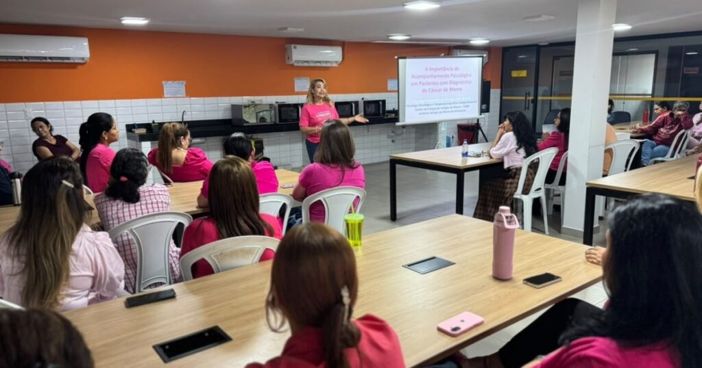 Outubro Rosa leva debate sobre saúde emocional ao ambiente de trabalho em Manaus