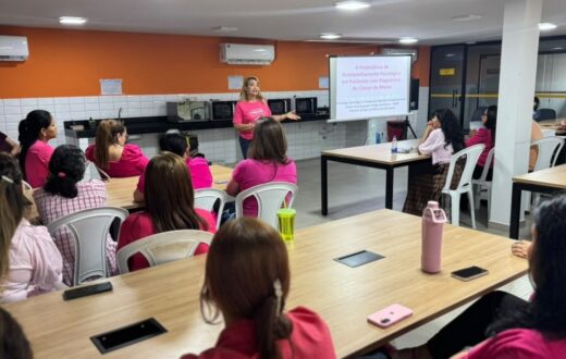 Outubro Rosa leva debate sobre saúde emocional ao ambiente de trabalho em Manaus