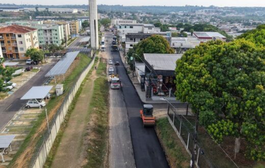 Rua no Parque Rio Solimões recebe recuperação nos dois sentidos em Manaus