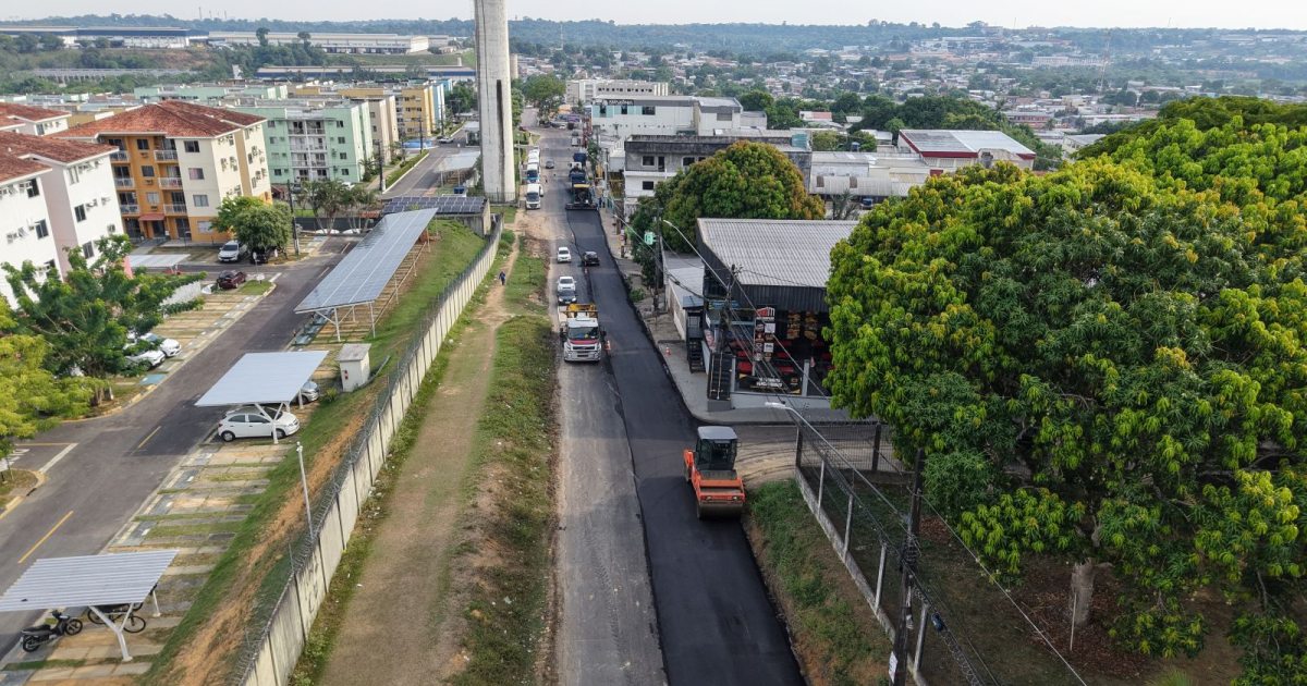 Rua no Parque Rio Solimões recebe recuperação nos dois sentidos em Manaus