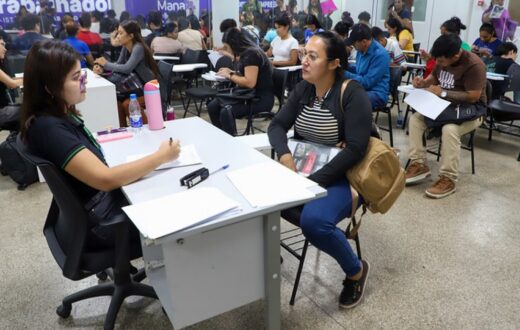 Candidatos devem levar documentos originais para feira de empregos em Manaus