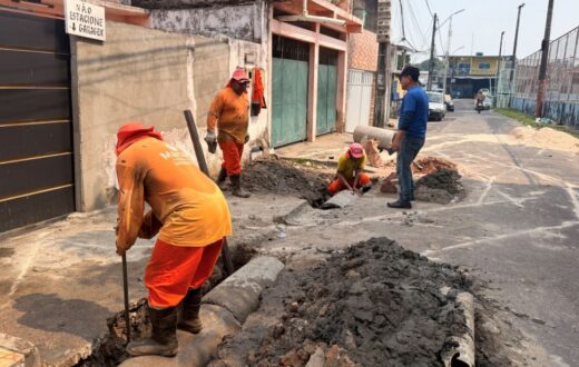Rompimento de tubulação mobiliza reparo na drenagem da rua Danilo Corrêa