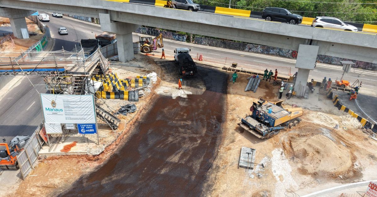 Drenagem e pavimentação avançam em rotatória do complexo Passarão, em Manaus
