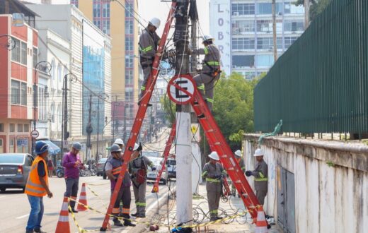 Ordenamento de fiação avança entre mirante e escola técnica no Centro de Manaus