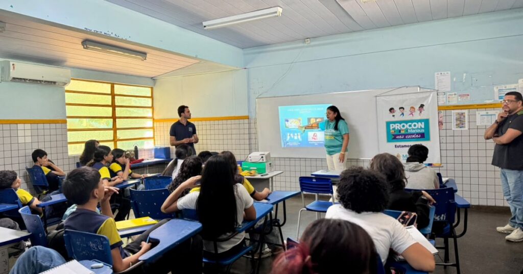 Projeto do Procon Manaus orienta estudantes sobre direitos nas relações de consumo