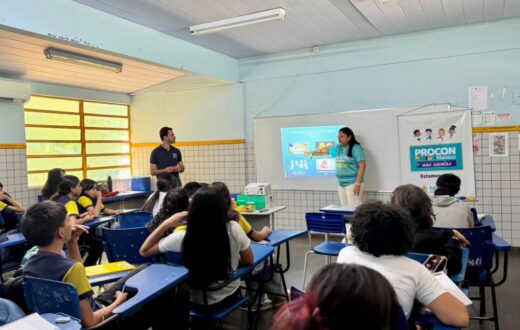 Projeto do Procon Manaus orienta estudantes sobre direitos nas relações de consumo