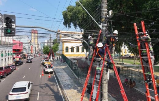 Sistema digital passa a registrar retirada e reorganização de cabos no Centro de Manaus