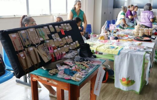 Cadastro para Carteira do Artesão integra ação voltada a empreendedores idosos em Manaus
