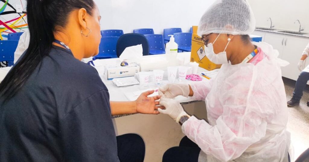 Moradoras do Zumbi dos Palmares terão acesso a preventivo, mamografia e testes rápidos em ação da Semsa